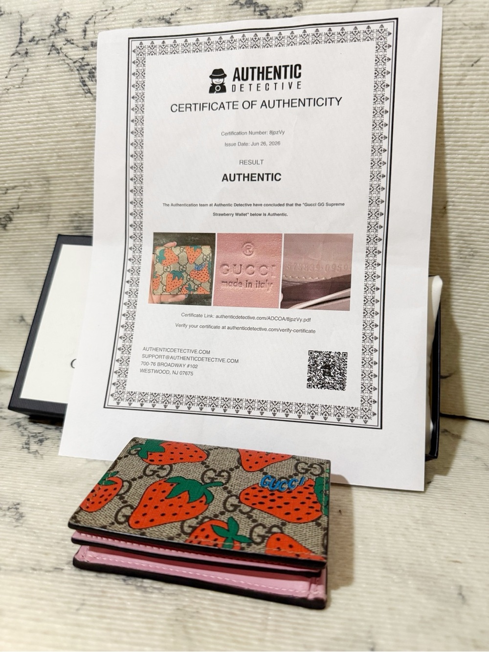 Gucci GG Supreme Strawberry Print Card Case Wallet with COA - Picture 3 of 17